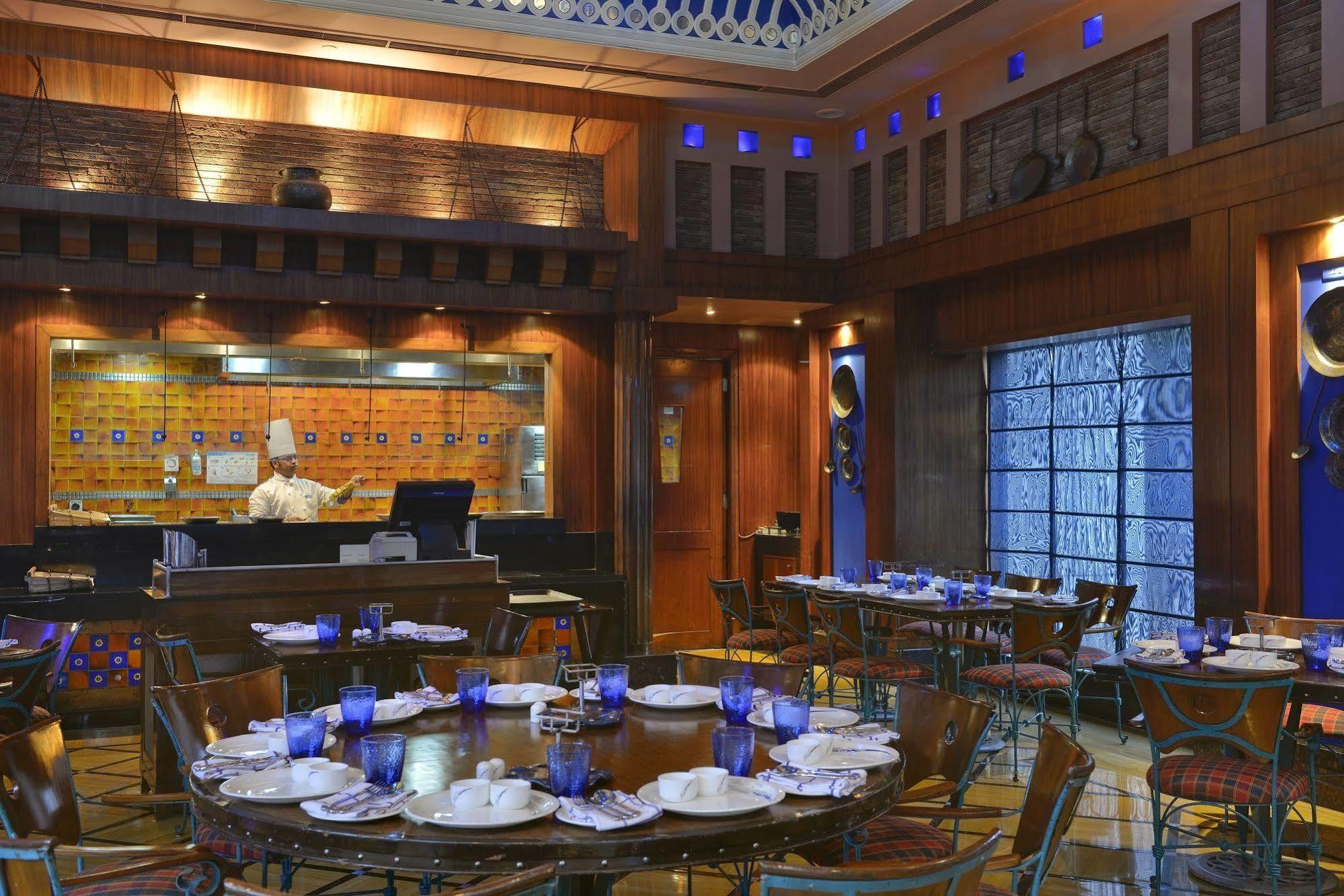 Hotel Park Plaza Gurgaon Exterior foto The restaurant