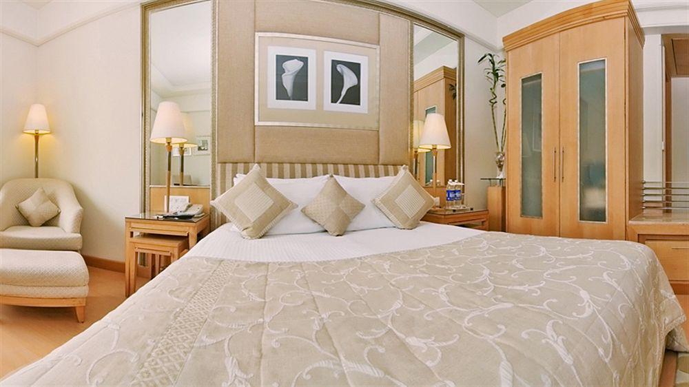 Hotel Park Plaza Gurgaon Exterior foto A bedroom at the hotel